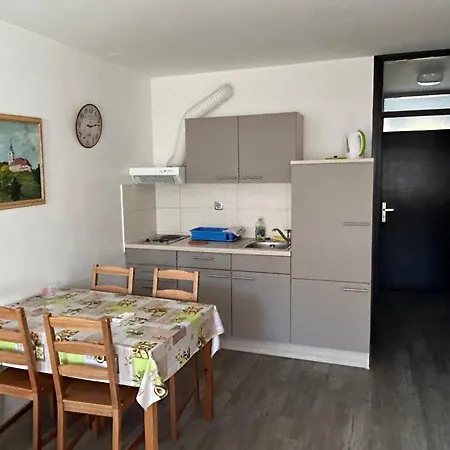 Aly Apartma *